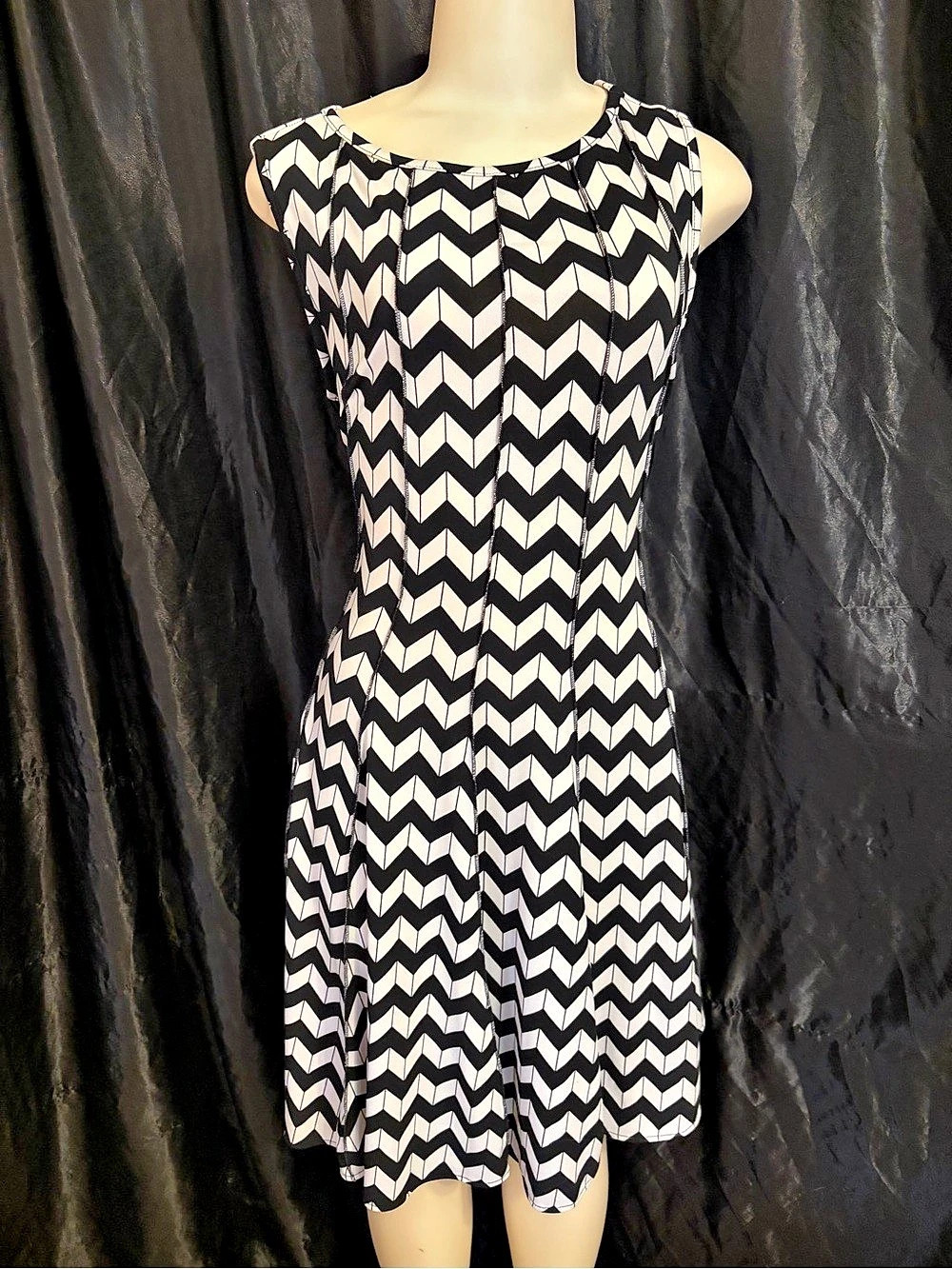 HAANI Geometric Mini Dress in Black & White Size XL